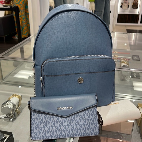 MICHAEL KORS Maisie Medium Pebbled Leather 2-in-1 Backpack
Denim
NWT - Picture 12 of 16